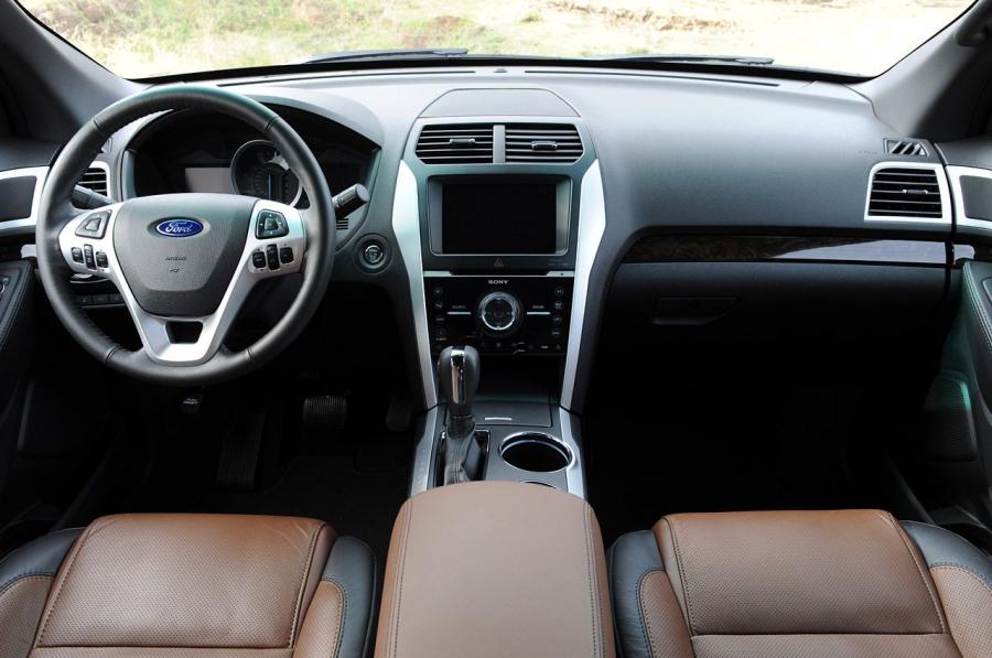  Ford Explorer 2011 года  (фото 27 из 174)